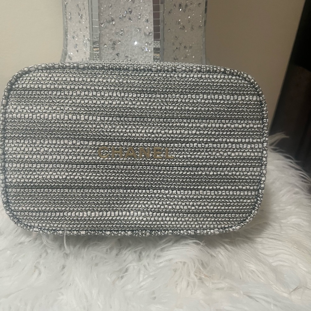 Makeup bag